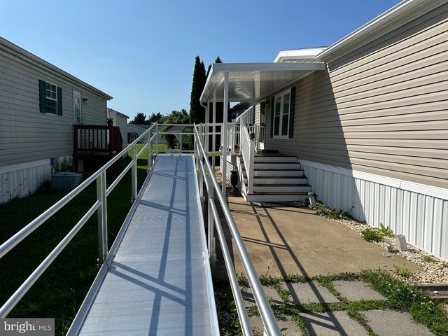 16841 LONGFELLOW CT, Hagerstown, MD 21740