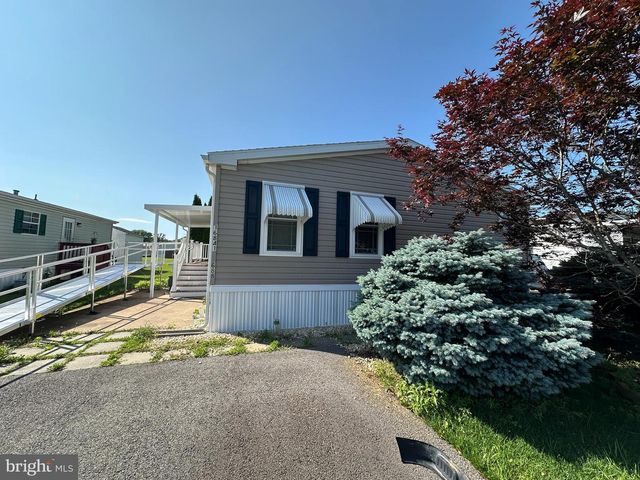 16841 LONGFELLOW CT, Hagerstown, MD 21740