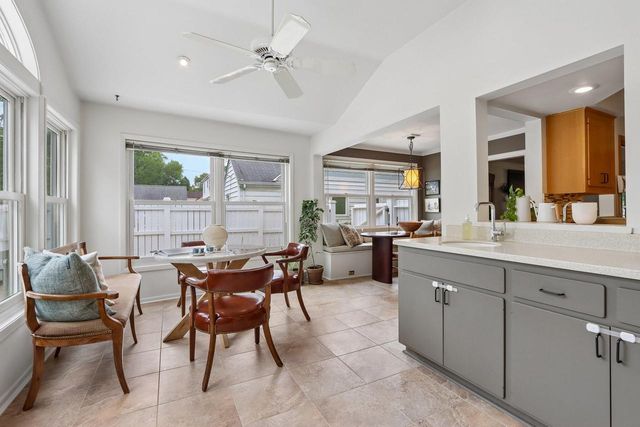 8208 N Santa Monica BOULEVARD, Fox Point, WI 53217