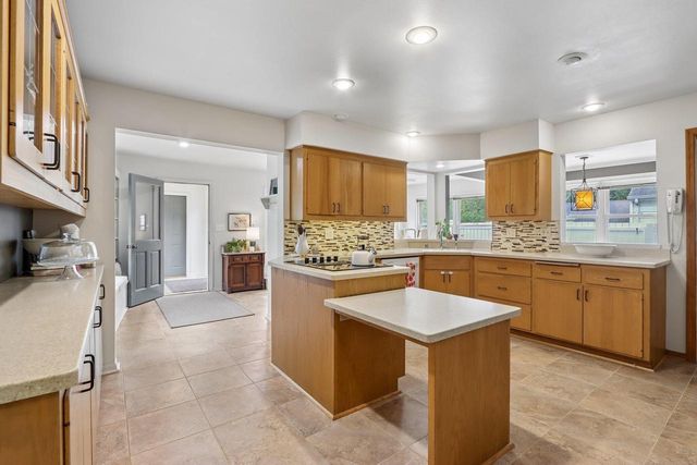 8208 N Santa Monica BOULEVARD, Fox Point, WI 53217