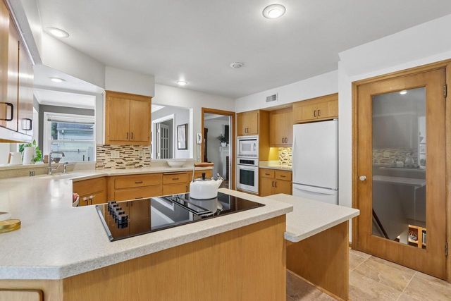 8208 N Santa Monica BOULEVARD, Fox Point, WI 53217
