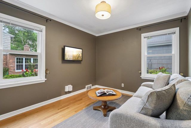 8208 N Santa Monica BOULEVARD, Fox Point, WI 53217