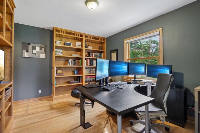 8208 N Santa Monica BOULEVARD, Fox Point, WI 53217