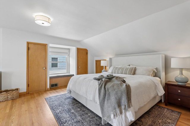 8208 N Santa Monica BOULEVARD, Fox Point, WI 53217