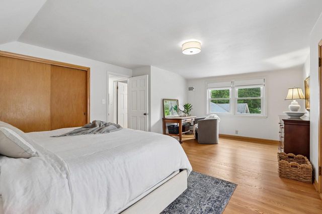 8208 N Santa Monica BOULEVARD, Fox Point, WI 53217