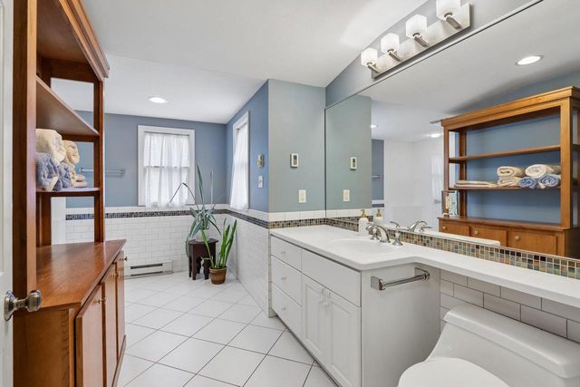8208 N Santa Monica BOULEVARD, Fox Point, WI 53217
