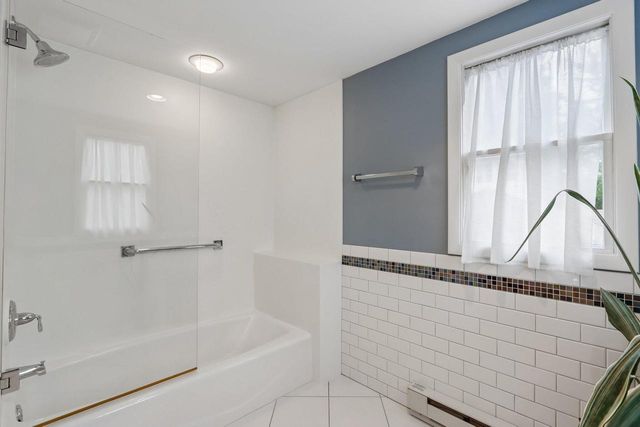 8208 N Santa Monica BOULEVARD, Fox Point, WI 53217
