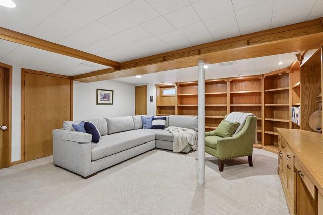 8208 N Santa Monica BOULEVARD, Fox Point, WI 53217