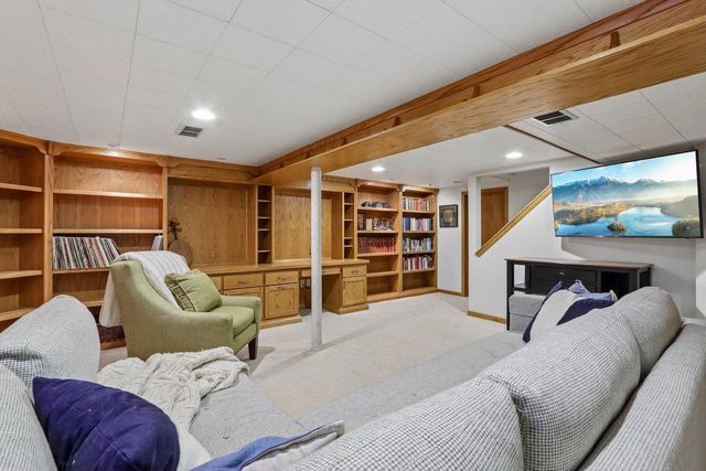 8208 N Santa Monica BOULEVARD, Fox Point, WI 53217