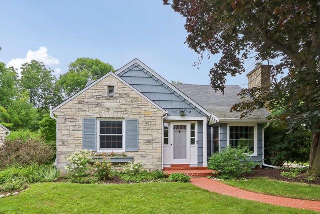 8208 N Santa Monica BOULEVARD, Fox Point, WI 53217