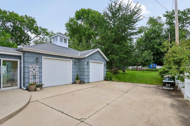 8208 N Santa Monica BOULEVARD, Fox Point, WI 53217
