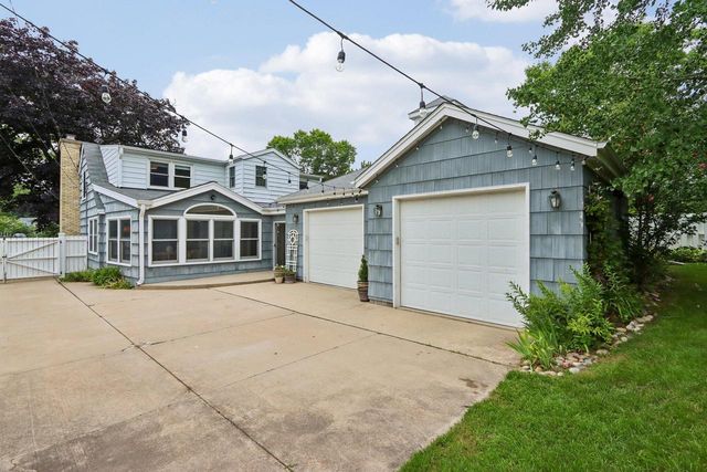 8208 N Santa Monica BOULEVARD, Fox Point, WI 53217