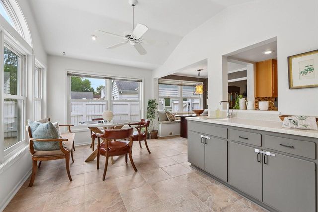 8208 N Santa Monica BOULEVARD, Fox Point, WI 53217
