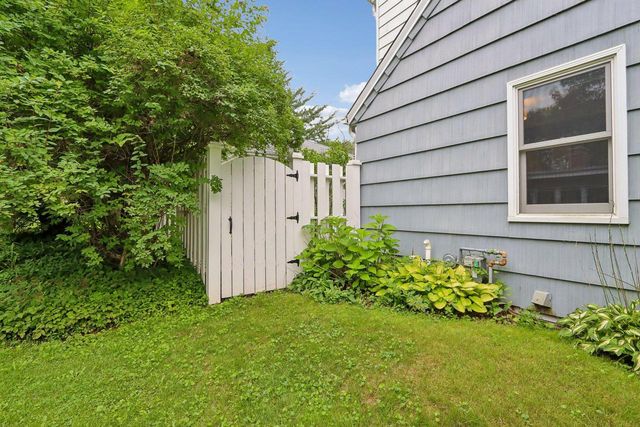 8208 N Santa Monica BOULEVARD, Fox Point, WI 53217