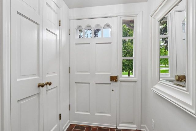 8208 N Santa Monica BOULEVARD, Fox Point, WI 53217