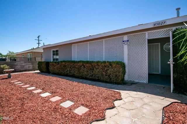 45027 Division Street, Lancaster, CA 93535