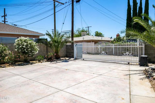 45027 Division Street, Lancaster, CA 93535