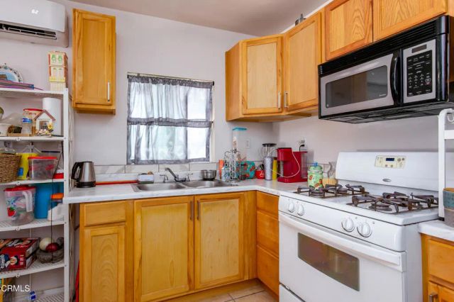 45027 Division Street, Lancaster, CA 93535