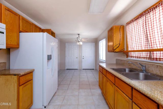 45027 Division Street, Lancaster, CA 93535