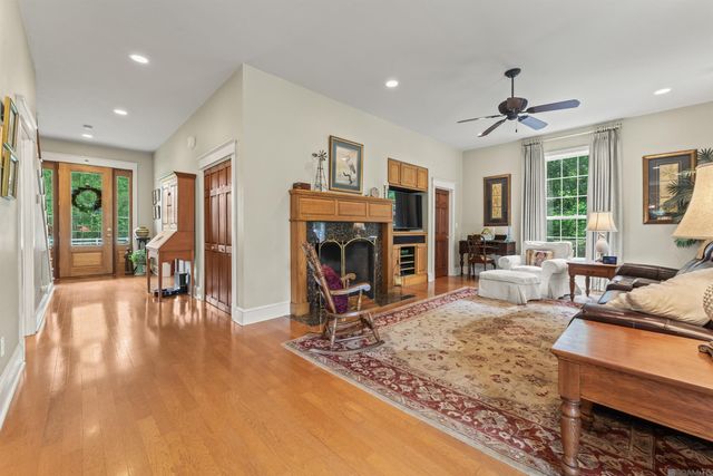 10426 Old Field Rd, St Francisville, LA 70775