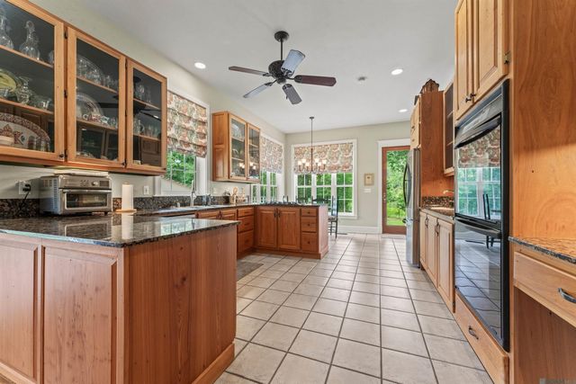 10426 Old Field Rd, St Francisville, LA 70775