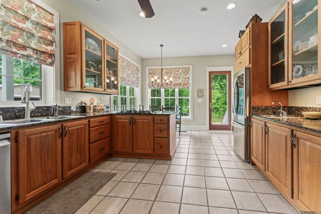 10426 Old Field Rd, St Francisville, LA 70775