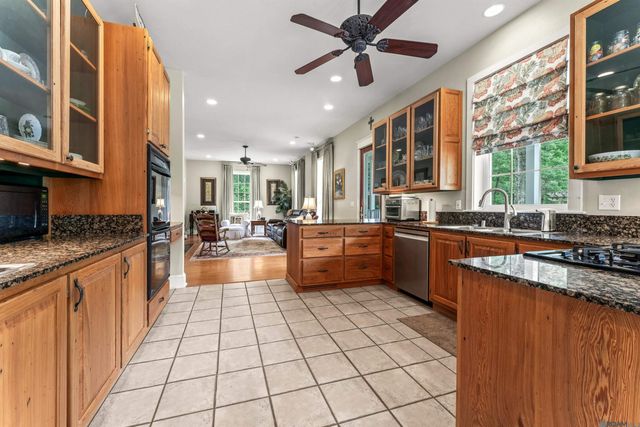 10426 Old Field Rd, St Francisville, LA 70775