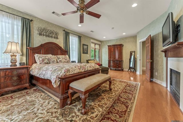10426 Old Field Rd, St Francisville, LA 70775