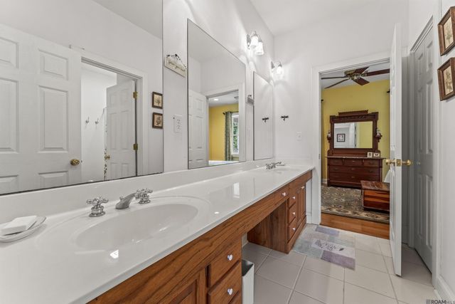 10426 Old Field Rd, St Francisville, LA 70775