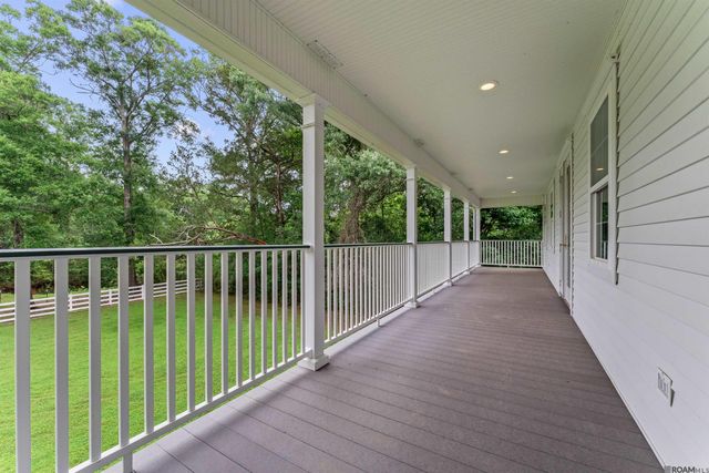 10426 Old Field Rd, St Francisville, LA 70775