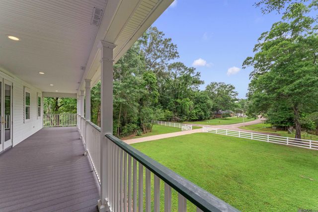 10426 Old Field Rd, St Francisville, LA 70775