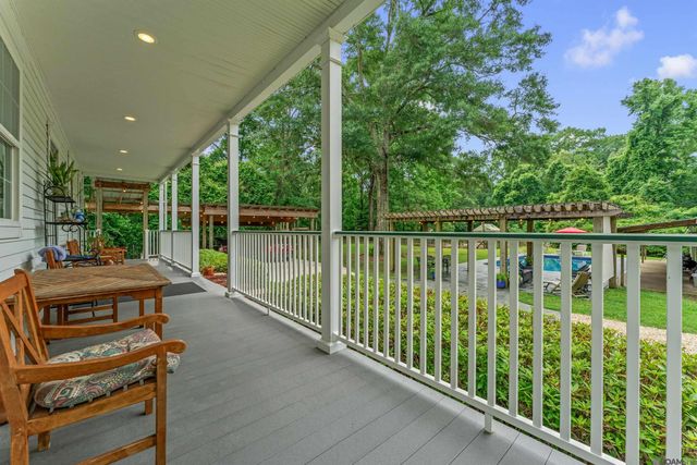 10426 Old Field Rd, St Francisville, LA 70775