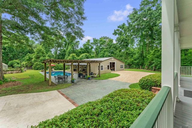 10426 Old Field Rd, St Francisville, LA 70775