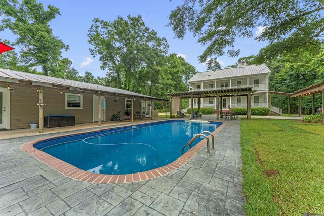 10426 Old Field Rd, St Francisville, LA 70775