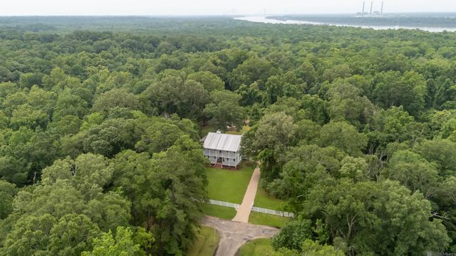 10426 Old Field Rd, St Francisville, LA 70775