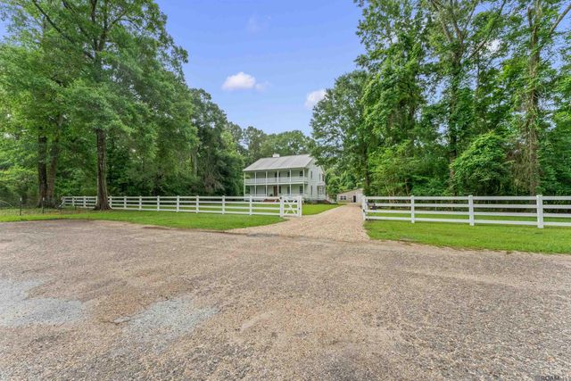 10426 Old Field Rd, St Francisville, LA 70775