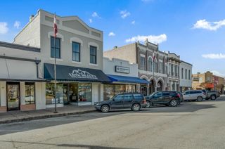 110 E Market ST B, Lockhart, TX 78644