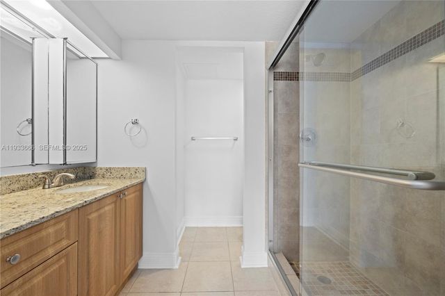 15518 Braemar Ct, Miami Lakes, FL 33014