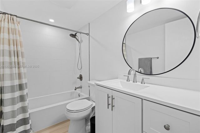 15518 Braemar Ct, Miami Lakes, FL 33014