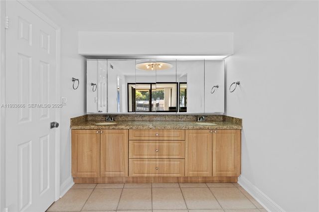 15518 Braemar Ct, Miami Lakes, FL 33014