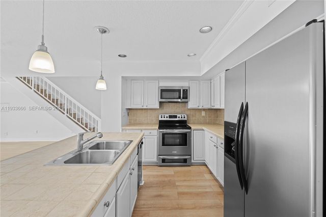 15518 Braemar Ct, Miami Lakes, FL 33014