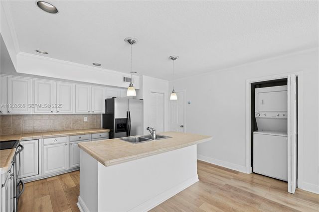 15518 Braemar Ct, Miami Lakes, FL 33014