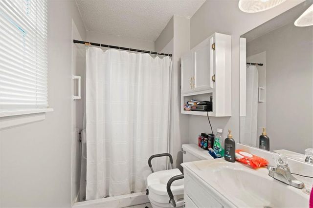 301 SE Alice Street, Blue Springs, MO 64014