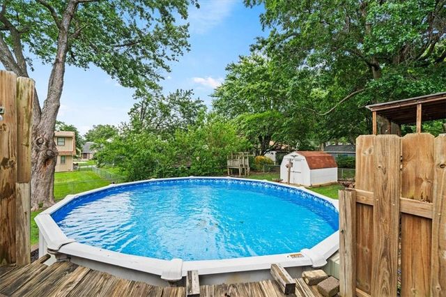 301 SE Alice Street, Blue Springs, MO 64014