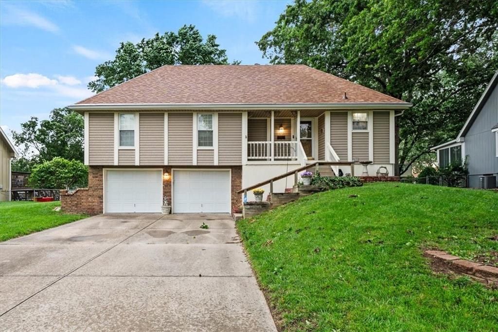 301 SE Alice Street, Blue Springs, MO 64014