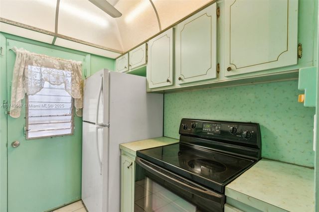 17090 NE 14th Ave 205, Miami, FL 33162