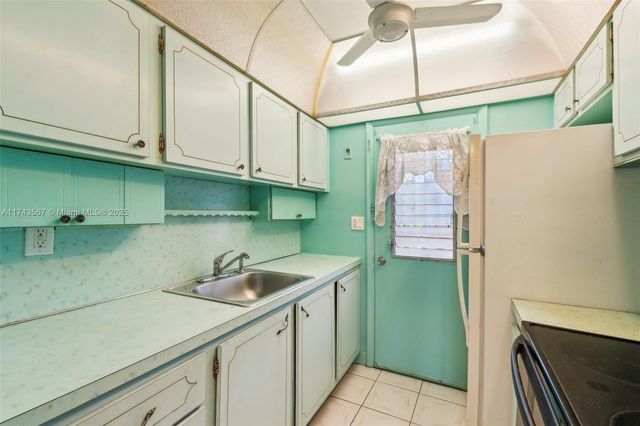 17090 NE 14th Ave 205, Miami, FL 33162