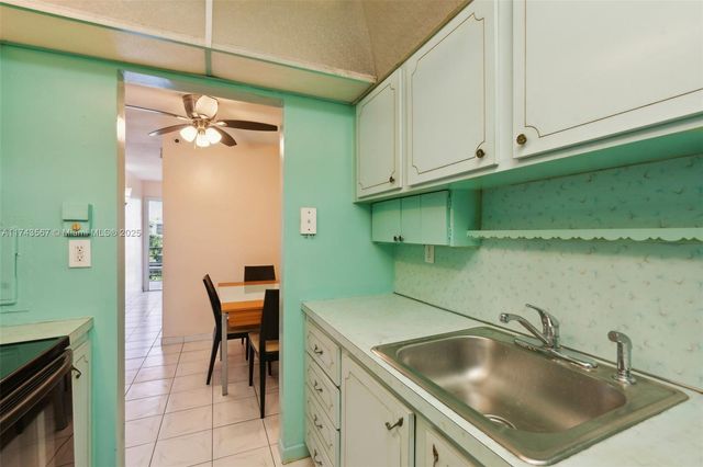 17090 NE 14th Ave 205, Miami, FL 33162