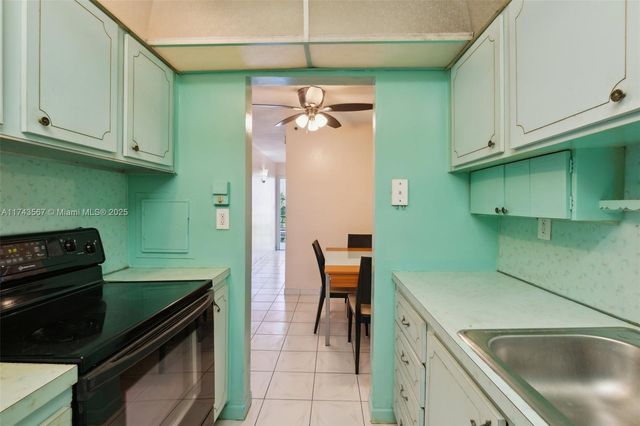 17090 NE 14th Ave 205, Miami, FL 33162