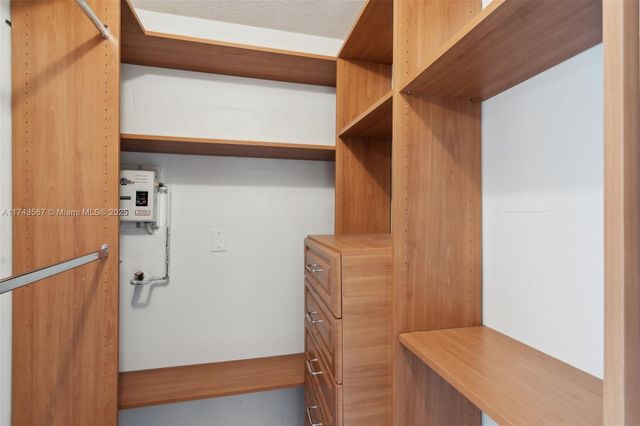 17090 NE 14th Ave 205, Miami, FL 33162